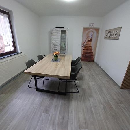 Ganze Ferienwohnung 5 Km Von Erfurt, Mit Kaffeevollautomat, Tv, Wlan, Boxspringbett, Schlafsofa Und Einkaufsmoeglichkeiten, Sehr Gute Anbindung Zur A71 Und A4, Kostenloser Oeff Parkplatz Fuer Pkw Und Transporter Elxleben Екстериор снимка