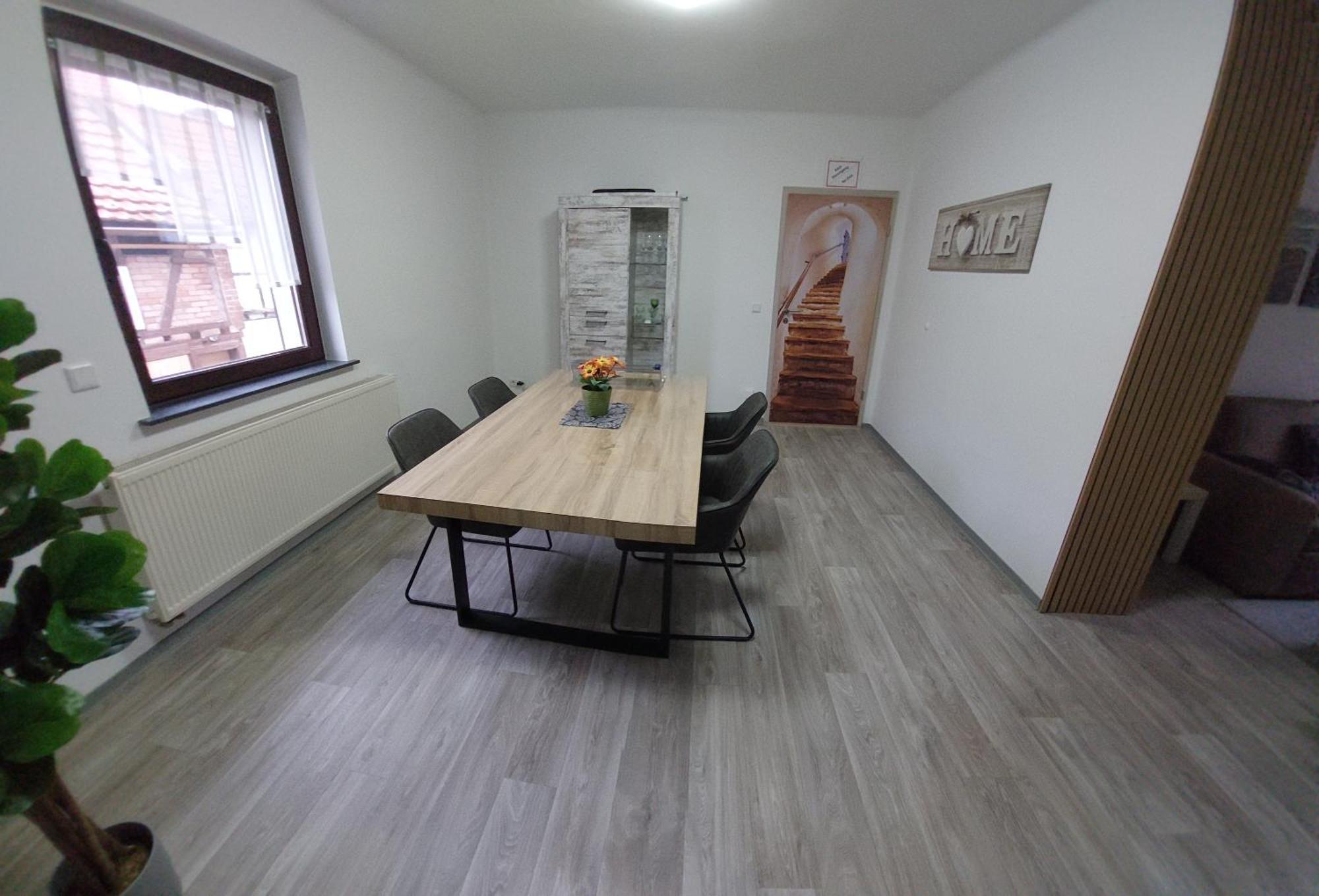 Ganze Ferienwohnung 5 Km Von Erfurt, Mit Kaffeevollautomat, Tv, Wlan, Boxspringbett, Schlafsofa Und Einkaufsmoeglichkeiten, Sehr Gute Anbindung Zur A71 Und A4, Kostenloser Oeff Parkplatz Fuer Pkw Und Transporter Elxleben Екстериор снимка