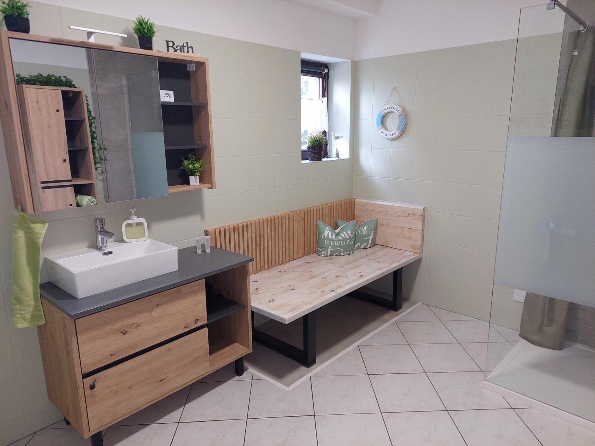 Ganze Ferienwohnung 5 Km Von Erfurt, Mit Kaffeevollautomat, Tv, Wlan, Boxspringbett, Schlafsofa Und Einkaufsmoeglichkeiten, Sehr Gute Anbindung Zur A71 Und A4, Kostenloser Oeff Parkplatz Fuer Pkw Und Transporter Elxleben Екстериор снимка