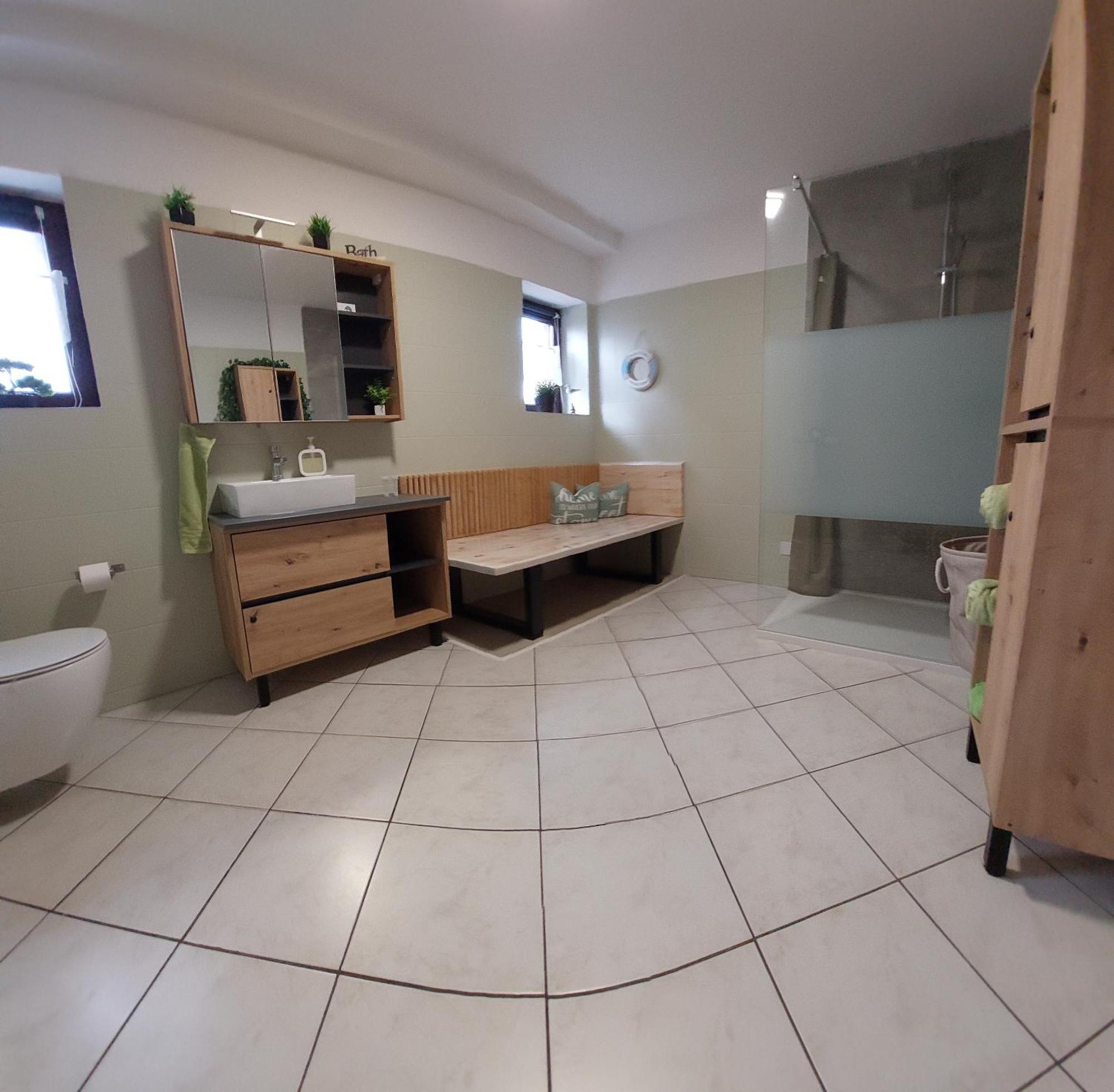 Ganze Ferienwohnung 5 Km Von Erfurt, Mit Kaffeevollautomat, Tv, Wlan, Boxspringbett, Schlafsofa Und Einkaufsmoeglichkeiten, Sehr Gute Anbindung Zur A71 Und A4, Kostenloser Oeff Parkplatz Fuer Pkw Und Transporter Elxleben Екстериор снимка